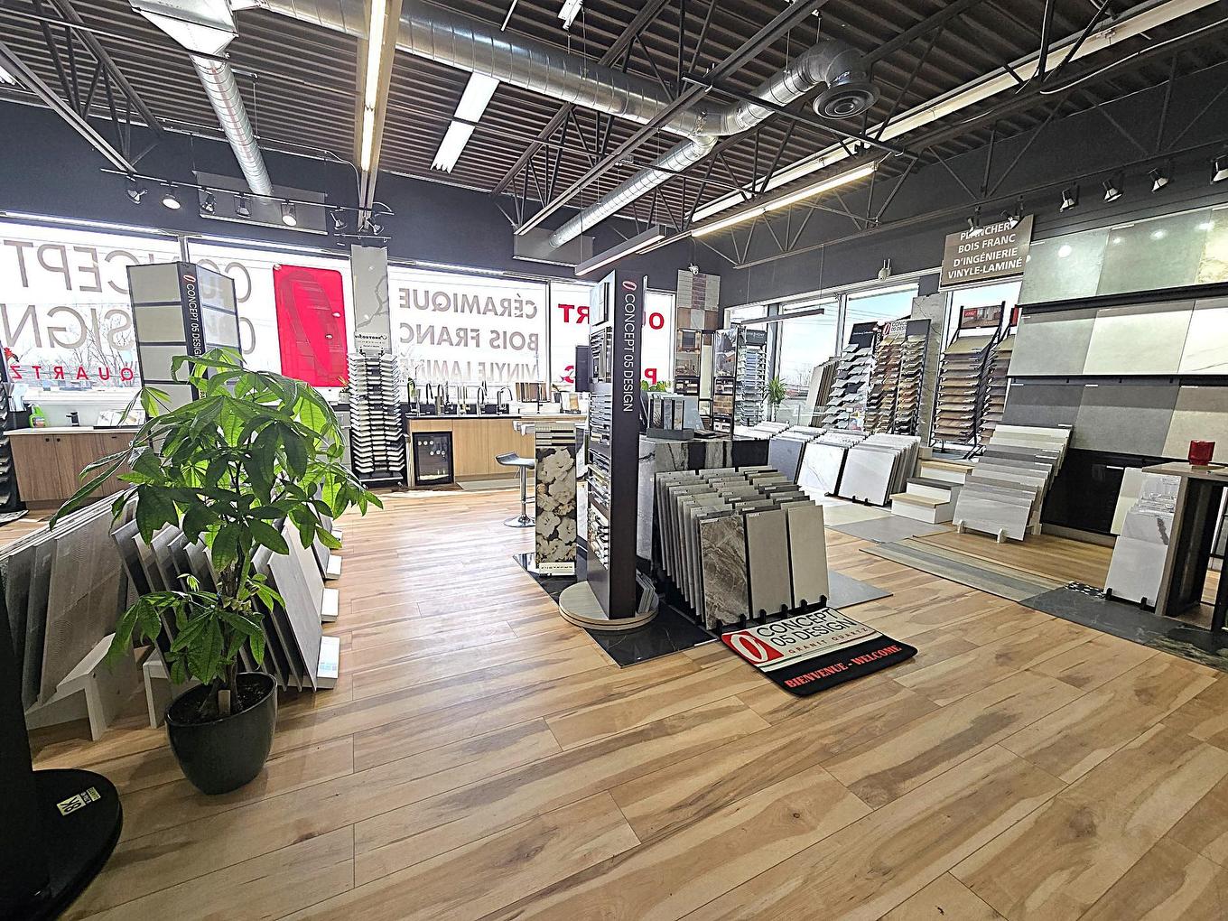 Commerce - 4975 Boul. Des Laurentides, Laval (Auteuil), QC - Indoor Photo Showing Other Room