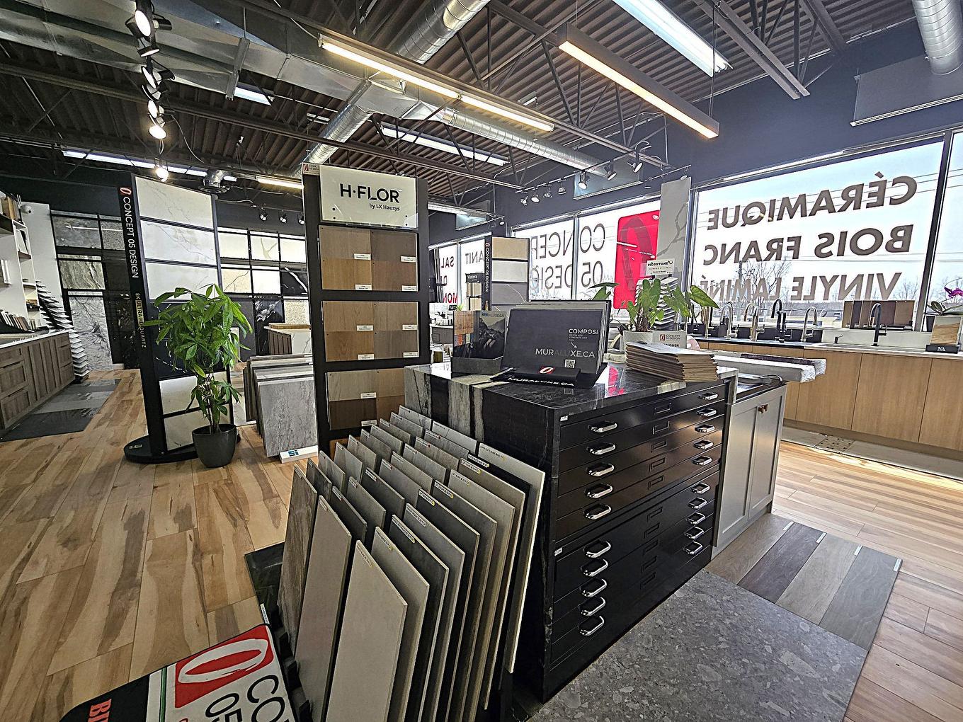 Commerce - 4975 Boul. Des Laurentides, Laval (Auteuil), QC - Indoor