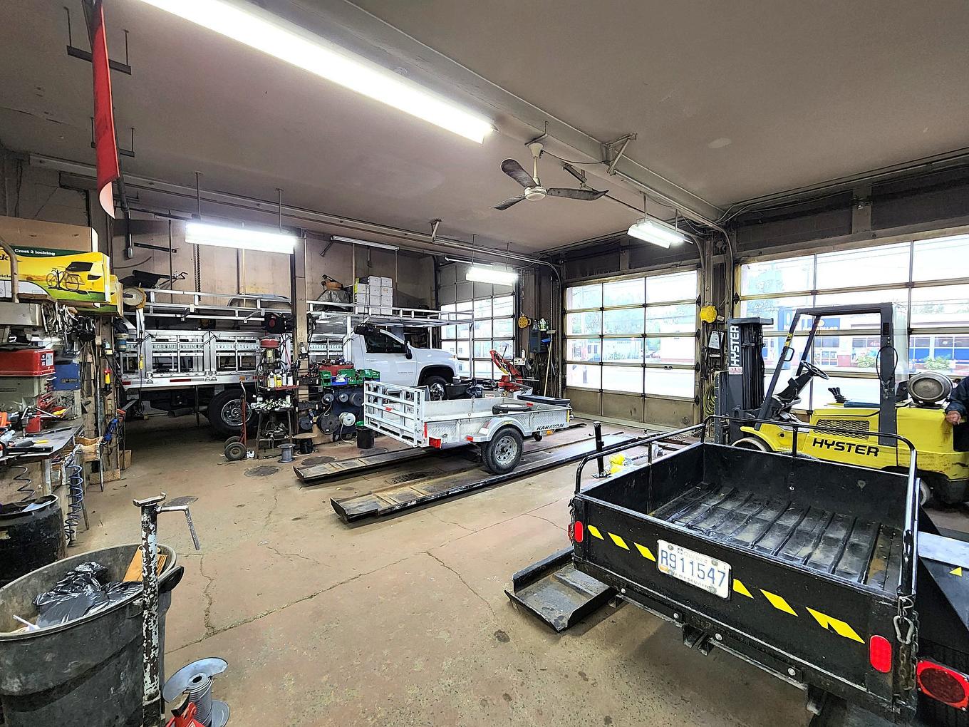 Garage - 4975 Boul. Des Laurentides, Laval (Auteuil), QC - Indoor Photo Showing Garage