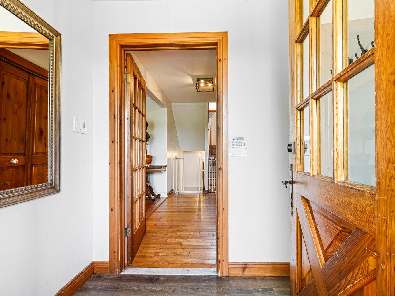 Hall d'entrée/Vestibule - 202 Ch. Des Chênes, Sainte-Anne-Des-Lacs, QC - Indoor Photo Showing Other Room