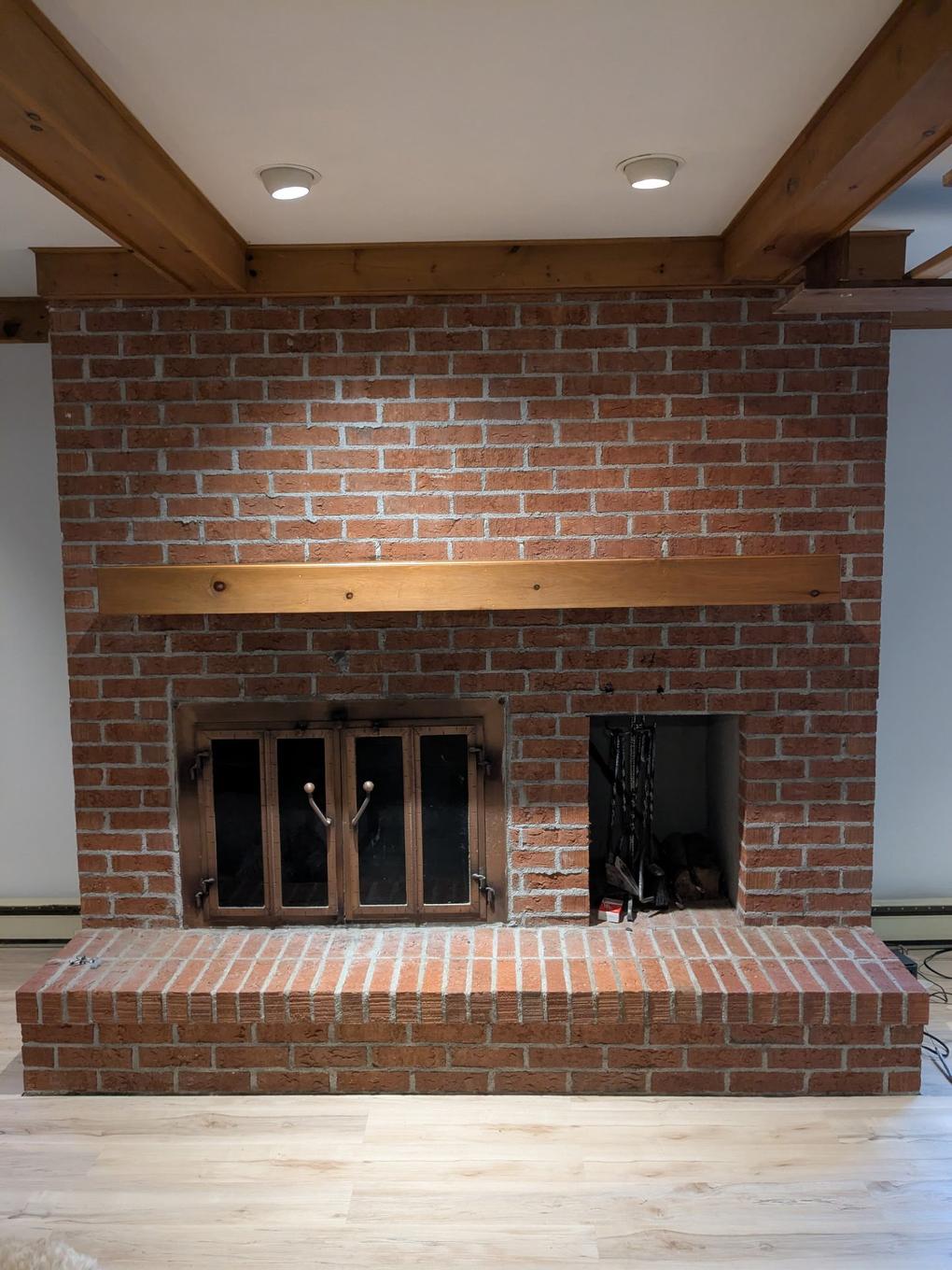 Salle familiale - 202 Ch. Des Chênes, Sainte-Anne-Des-Lacs, QC - Indoor With Fireplace