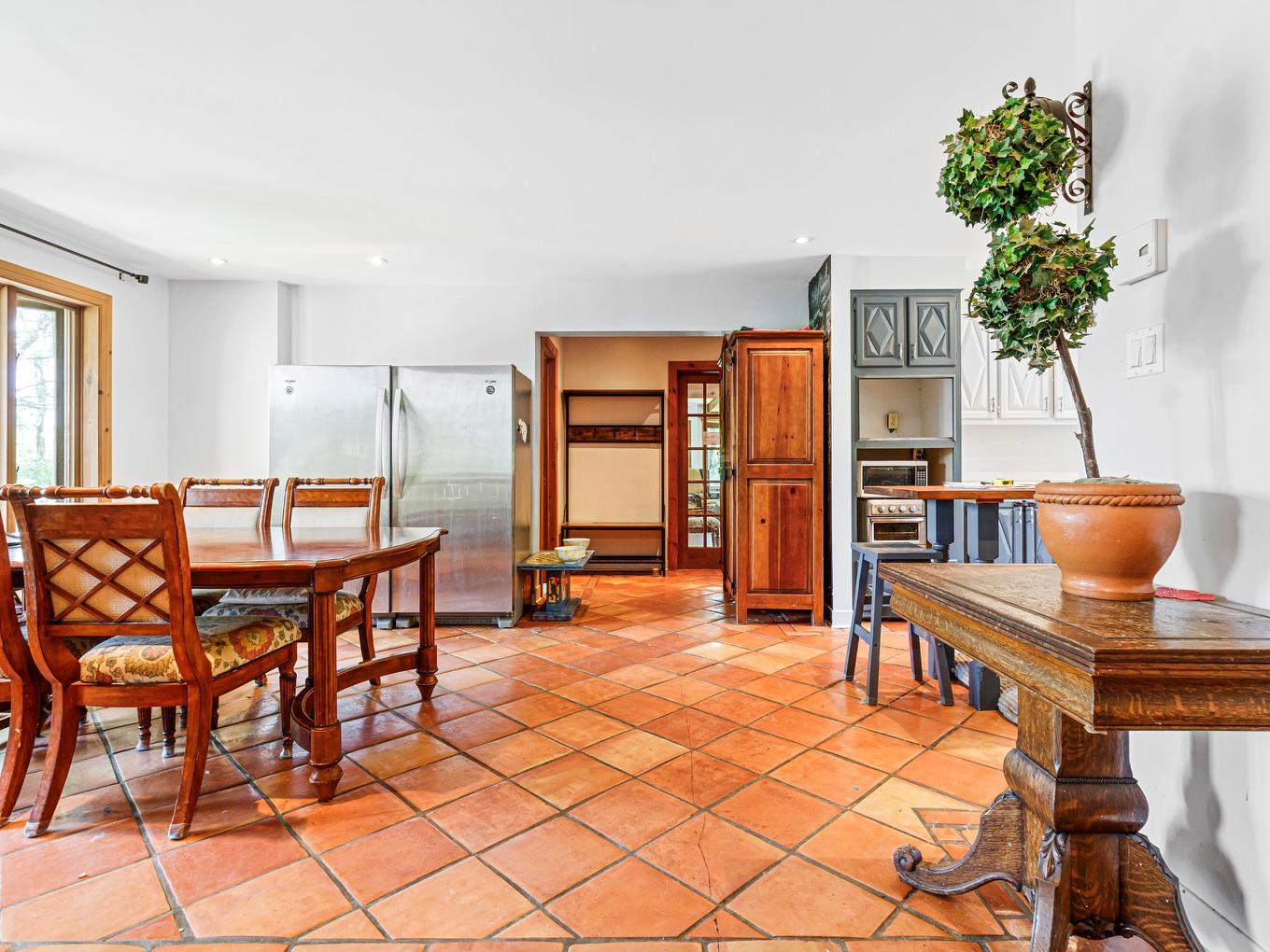 Coin-repas - 202 Ch. Des Chênes, Sainte-Anne-Des-Lacs, QC - Indoor Photo Showing Dining Room