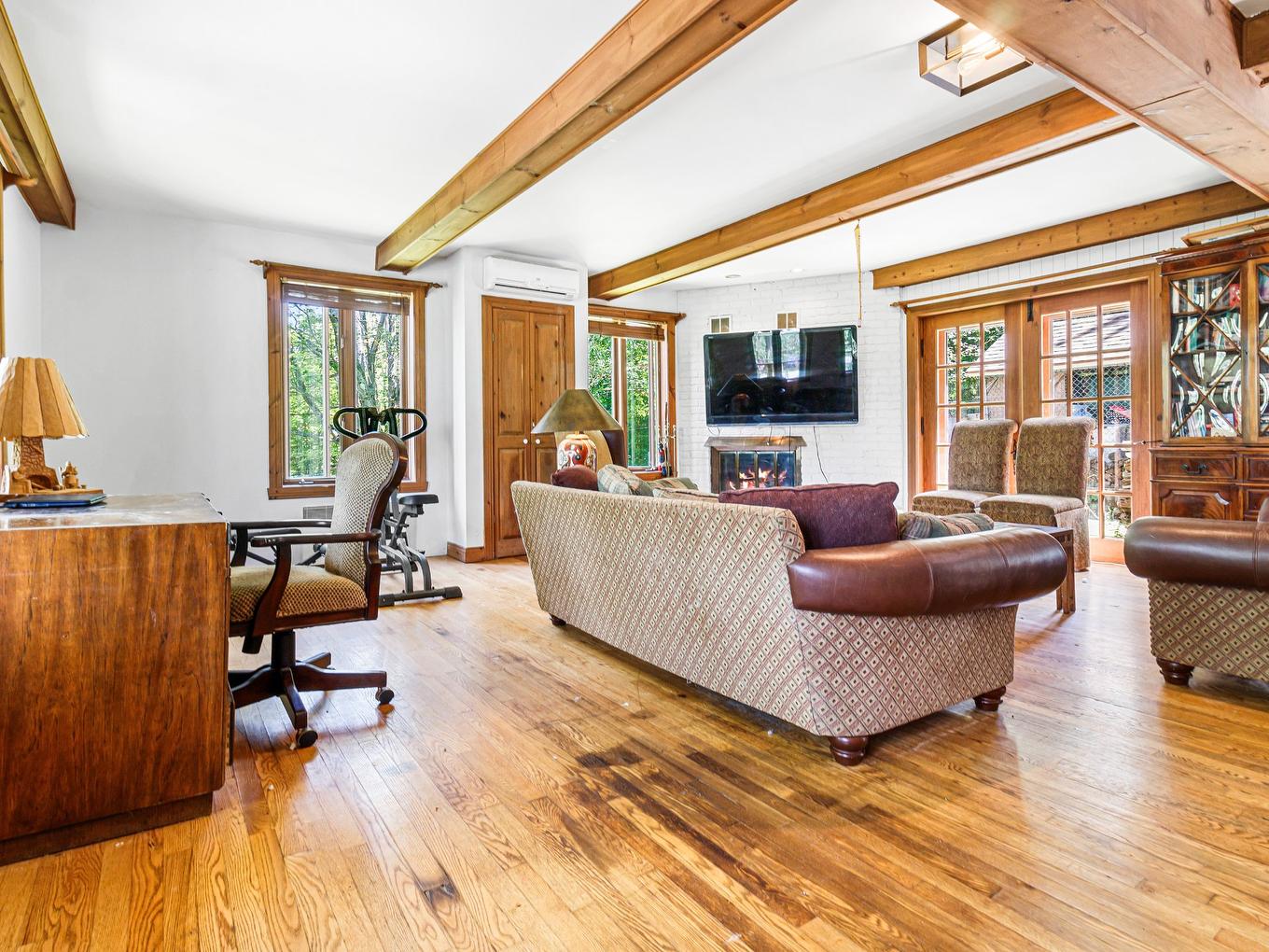 Salon - 202 Ch. Des Chênes, Sainte-Anne-Des-Lacs, QC - Indoor