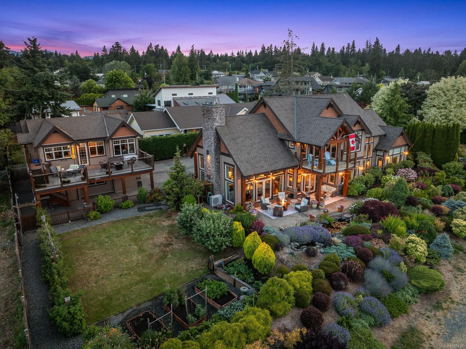 3943-3941 Marine Dr, Royston, BC