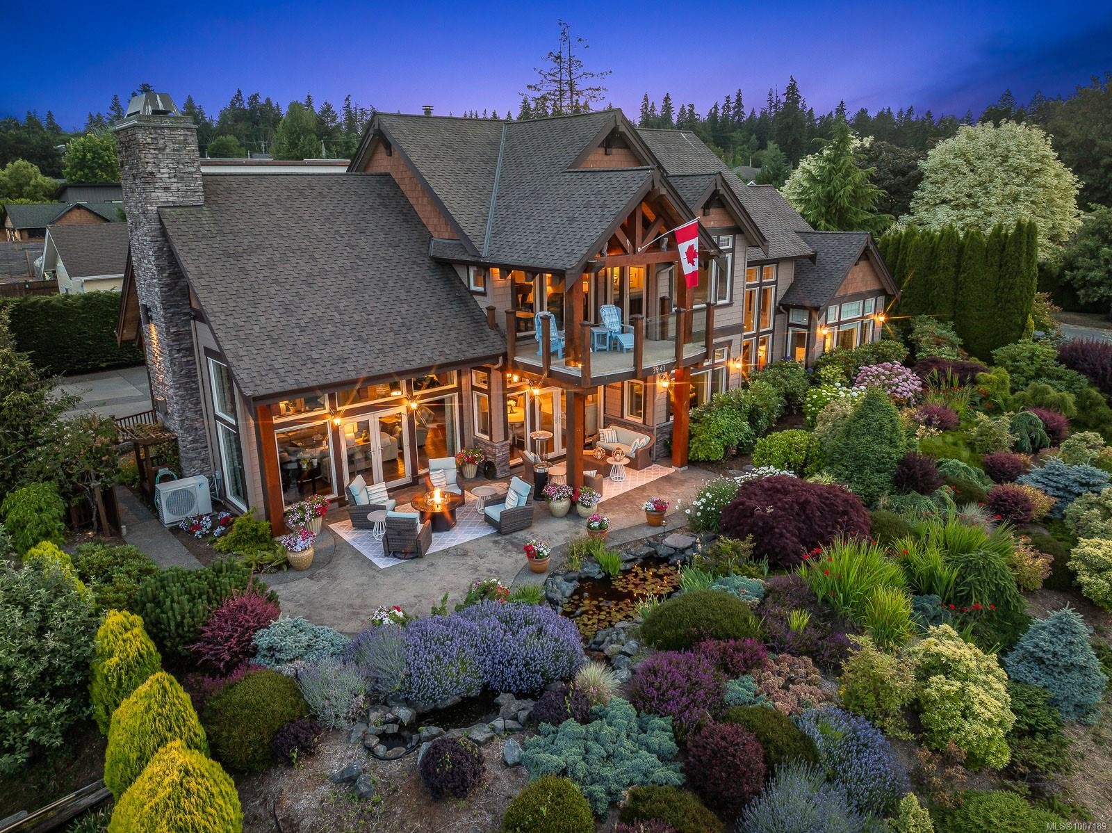 3943-3941 Marine Dr, Royston, BC