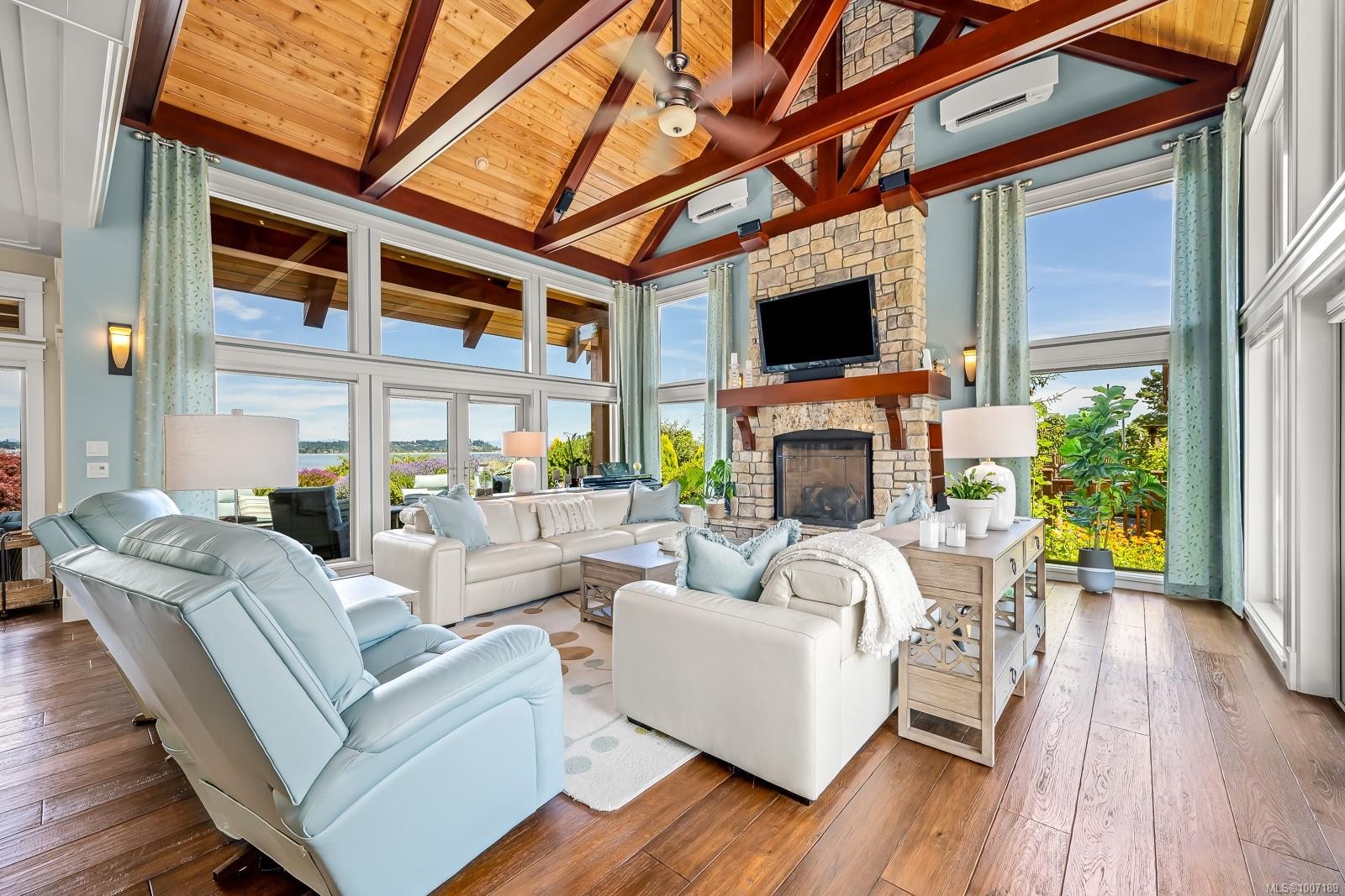 3943-3941 Marine Dr, Royston, BC