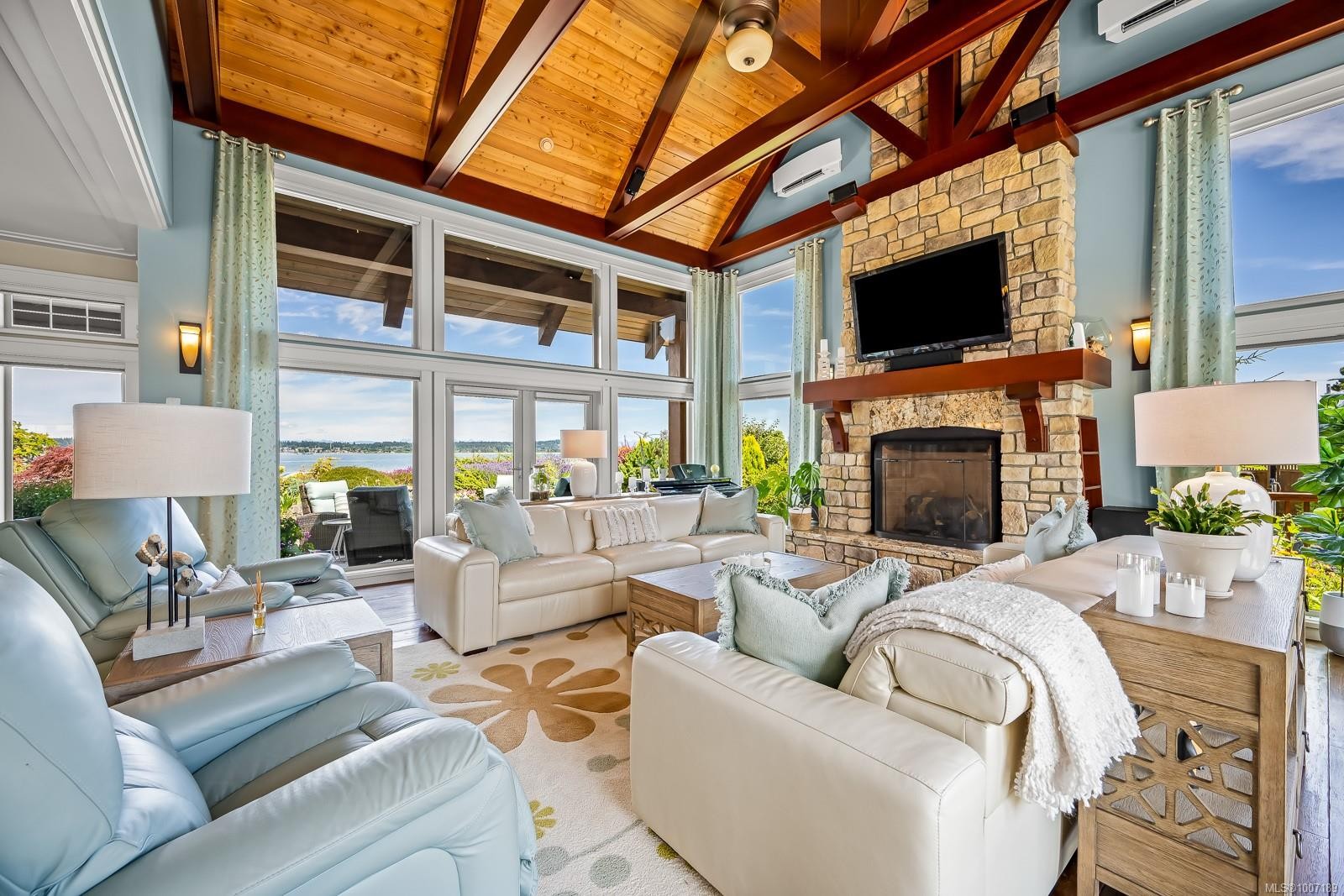 3943-3941 Marine Dr, Royston, BC