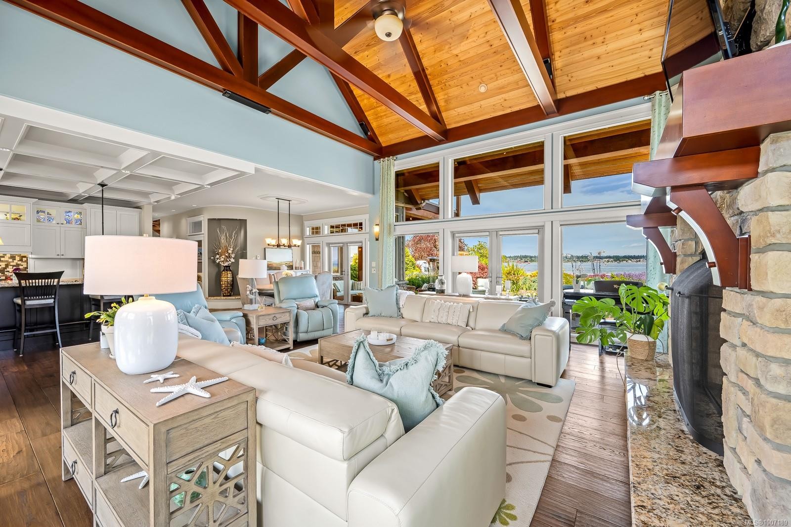 3943-3941 Marine Dr, Royston, BC