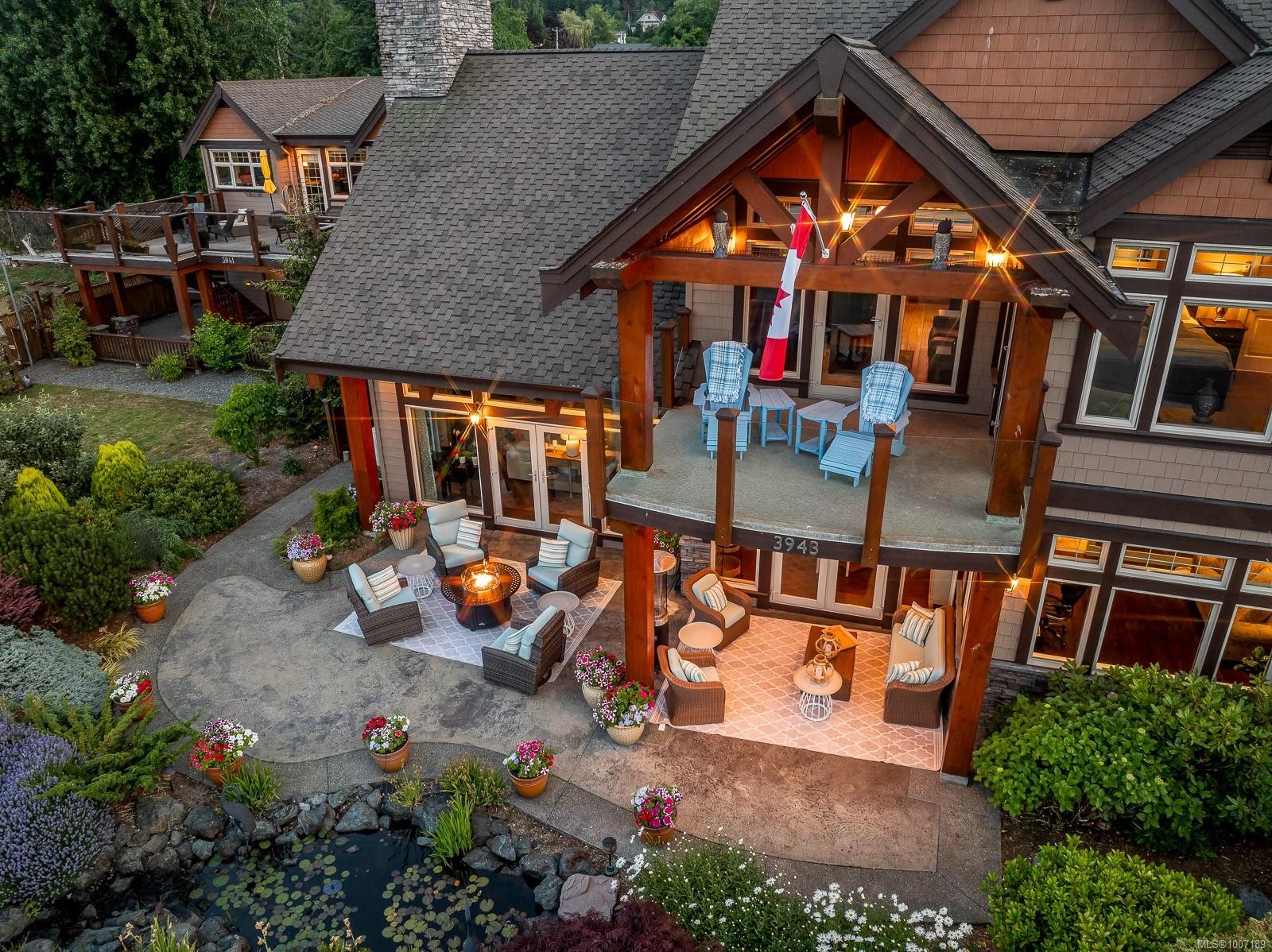 3943-3941 Marine Dr, Royston, BC