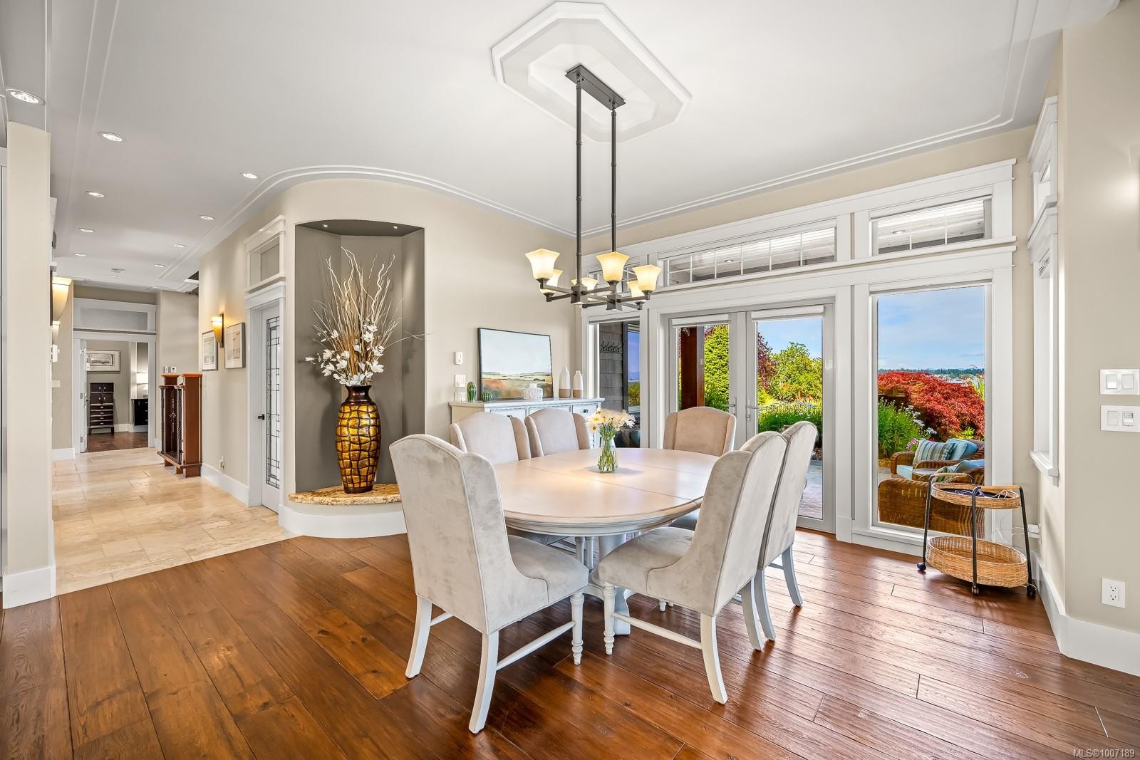 3943-3941 Marine Dr, Royston, BC