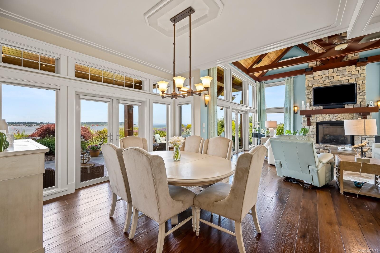 3943-3941 Marine Dr, Royston, BC