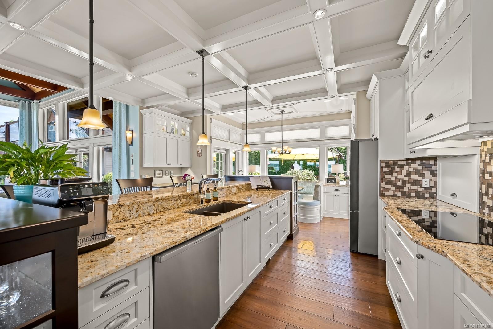 3943-3941 Marine Dr, Royston, BC