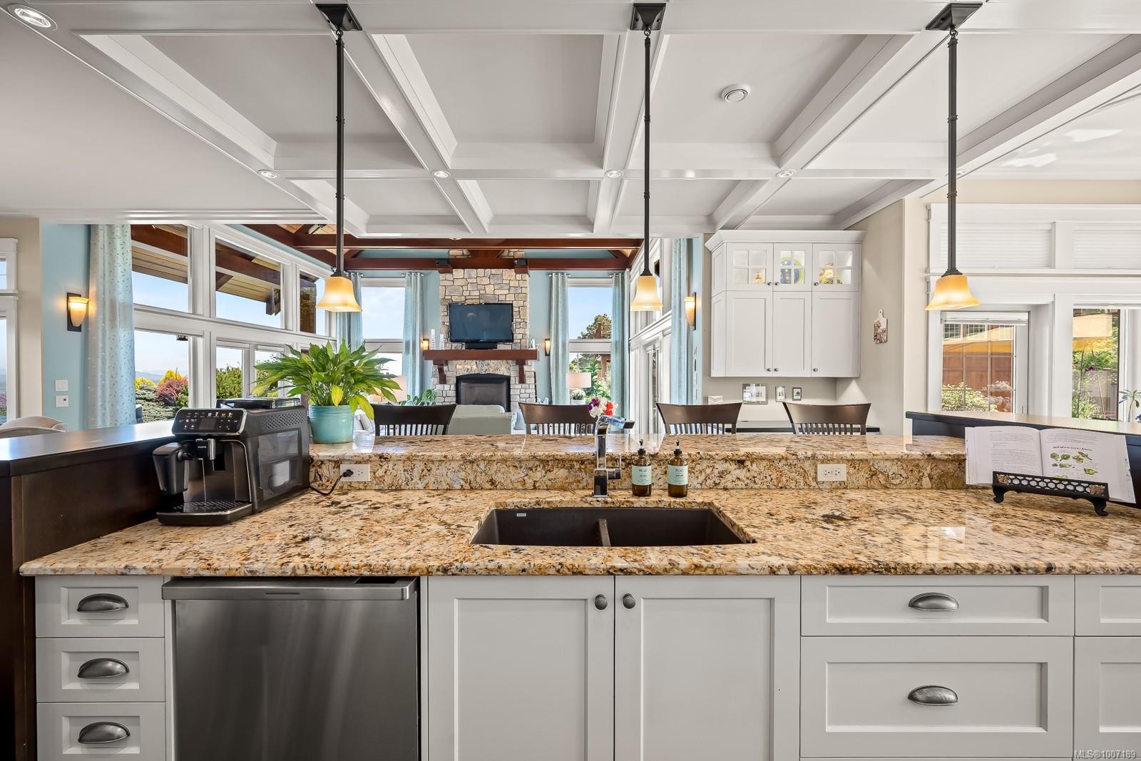 3943-3941 Marine Dr, Royston, BC