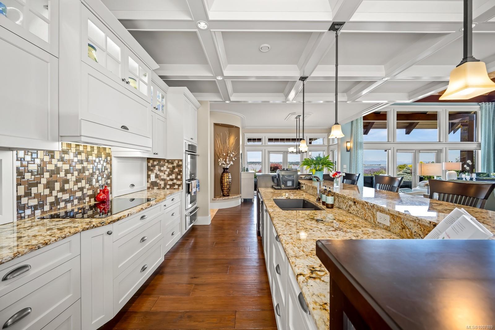 3943-3941 Marine Dr, Royston, BC