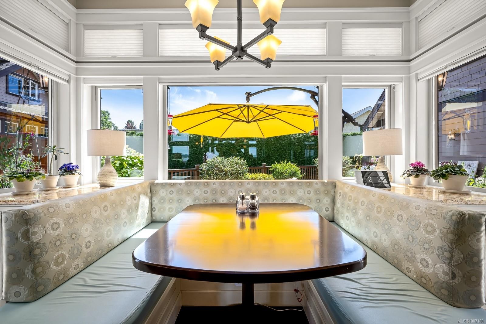 3943-3941 Marine Dr, Royston, BC