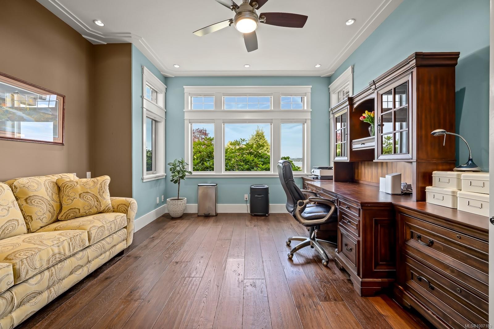 3943-3941 Marine Dr, Royston, BC