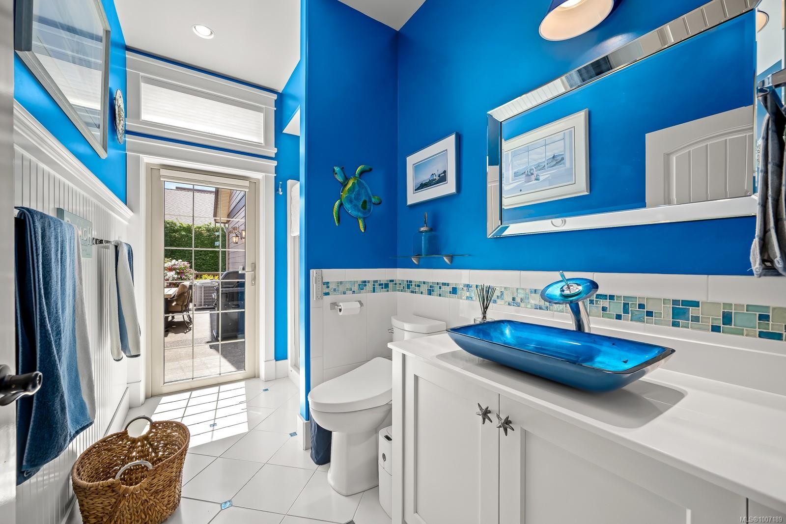 3943-3941 Marine Dr, Royston, BC