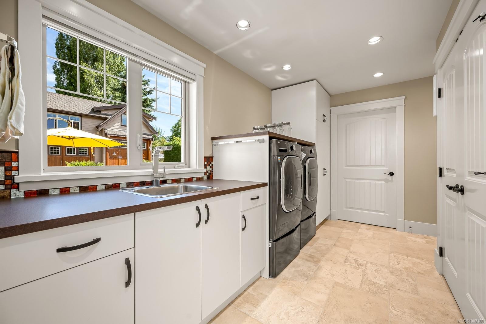 3943-3941 Marine Dr, Royston, BC