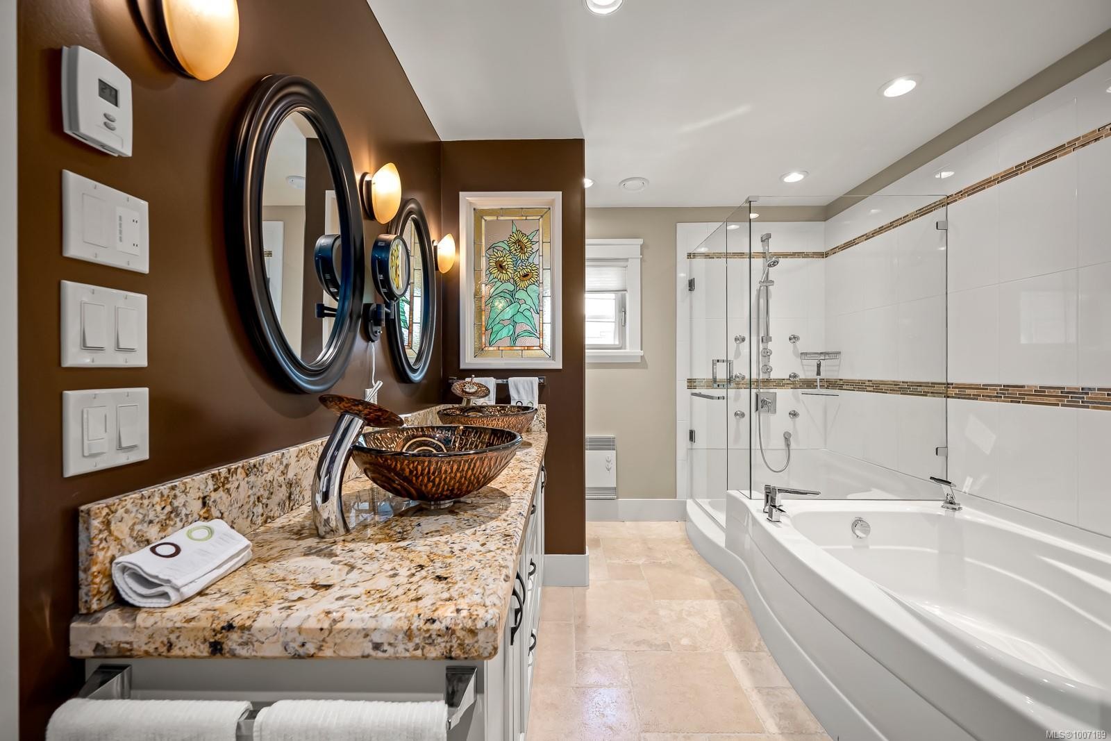 3943-3941 Marine Dr, Royston, BC