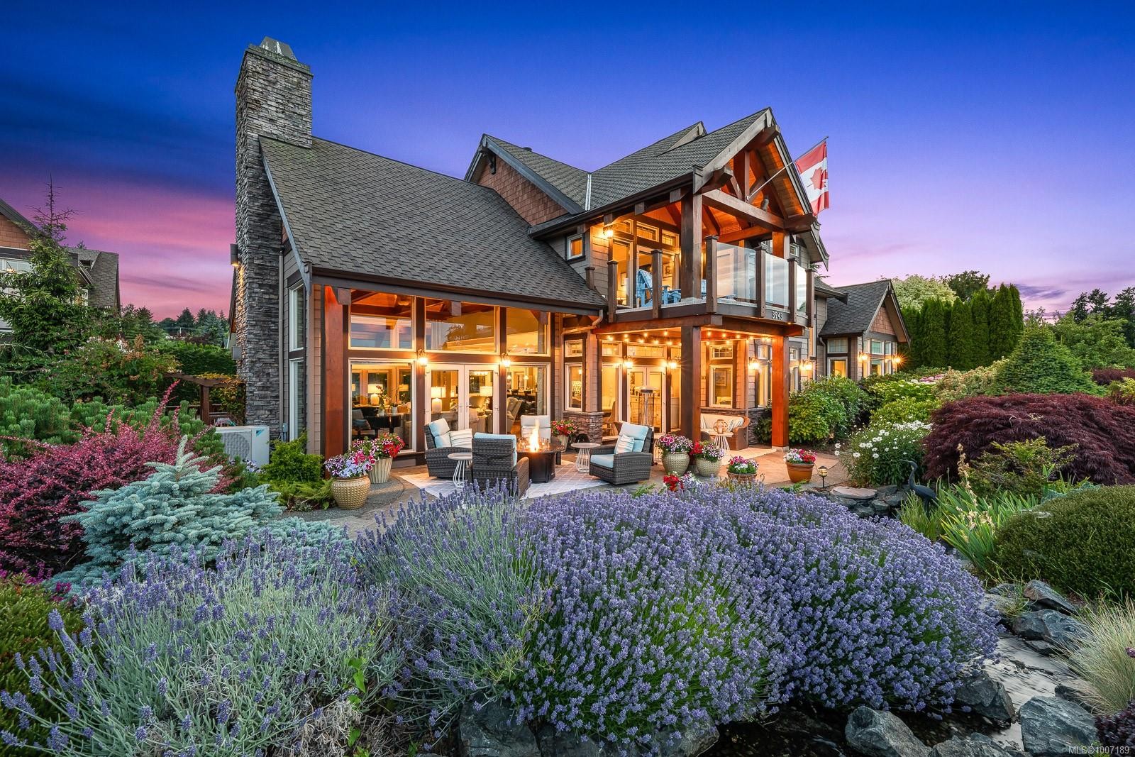 3943-3941 Marine Dr, Royston, BC