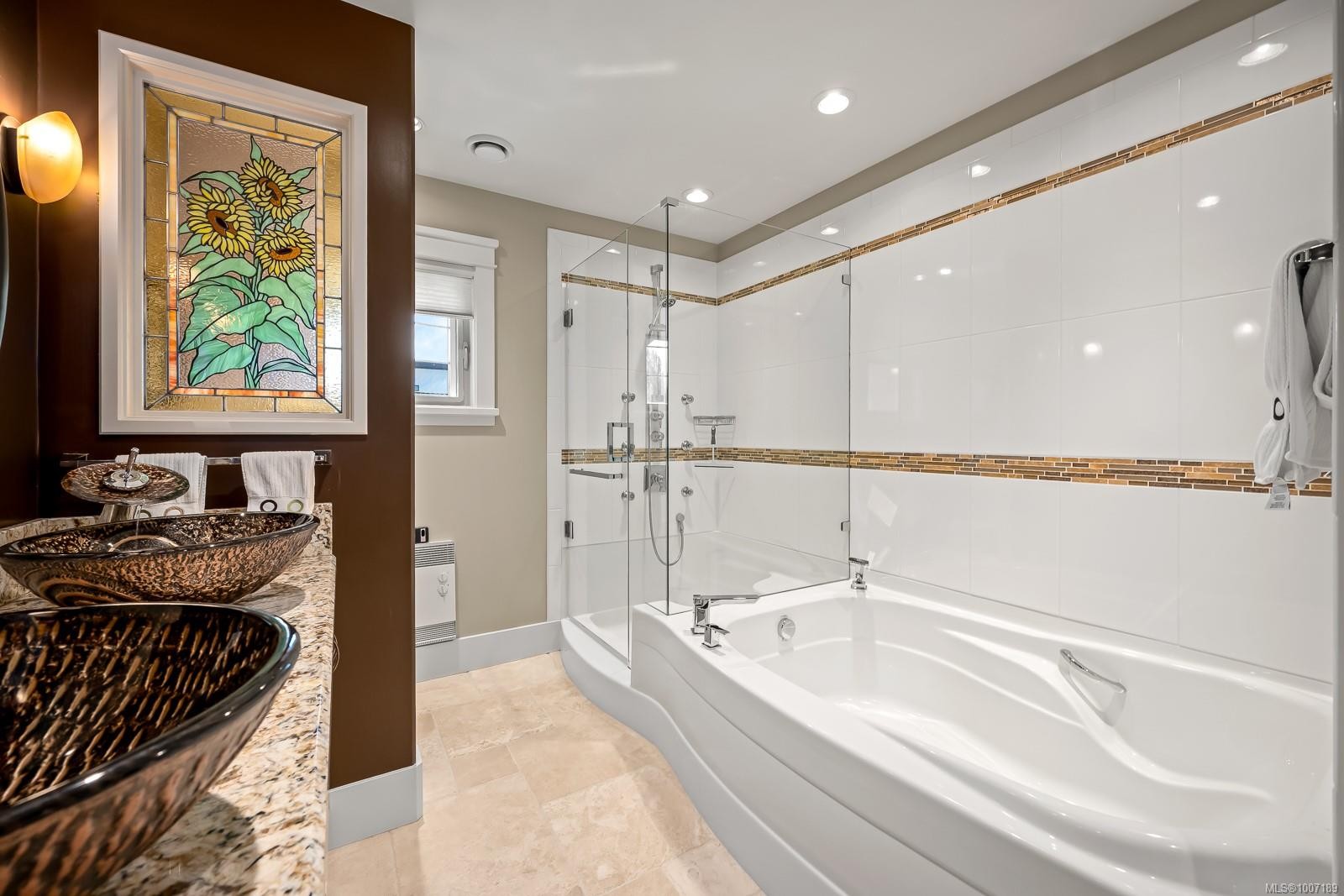 3943-3941 Marine Dr, Royston, BC