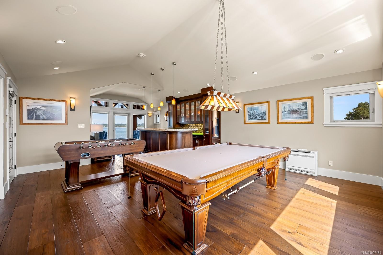 3943-3941 Marine Dr, Royston, BC