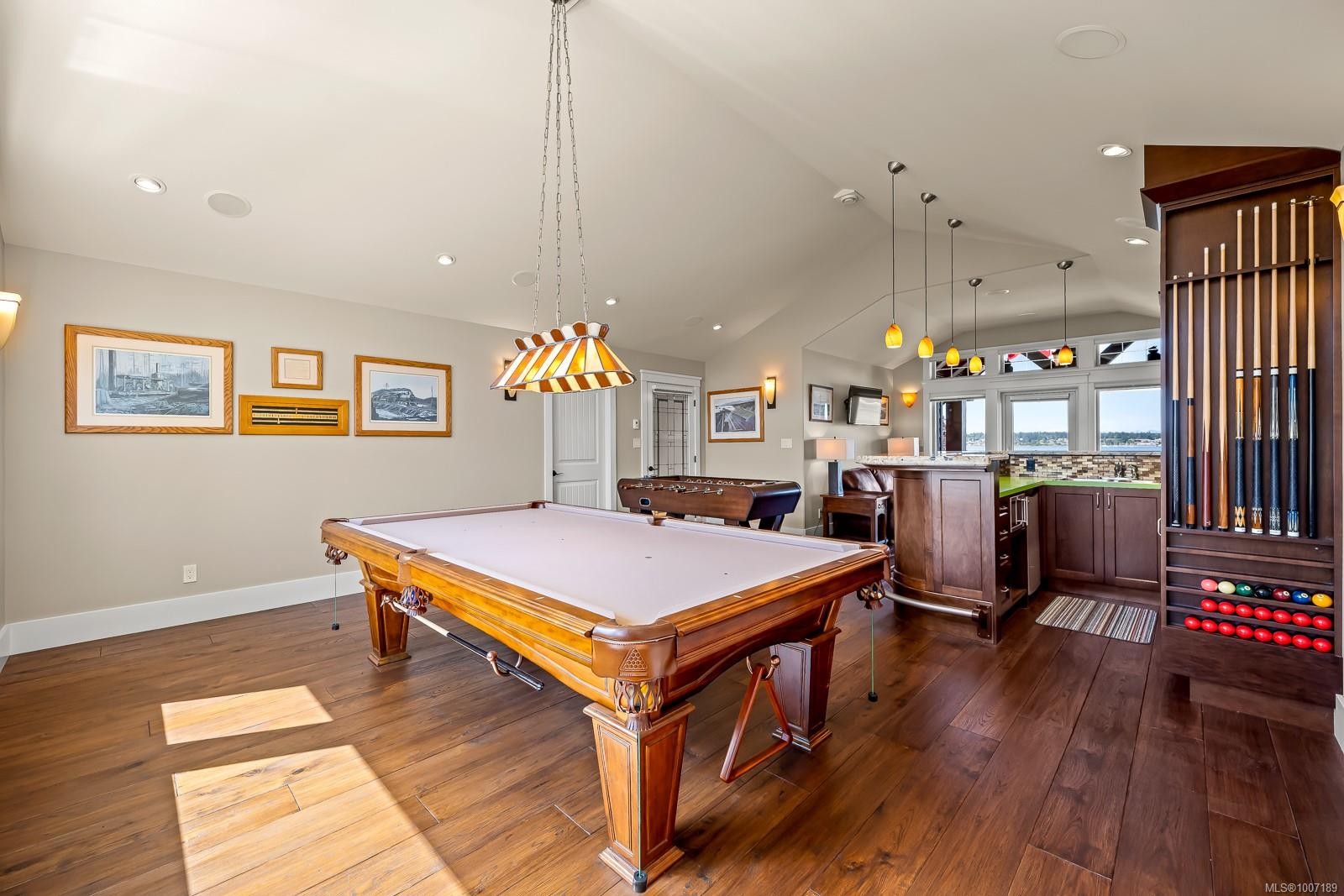 3943-3941 Marine Dr, Royston, BC