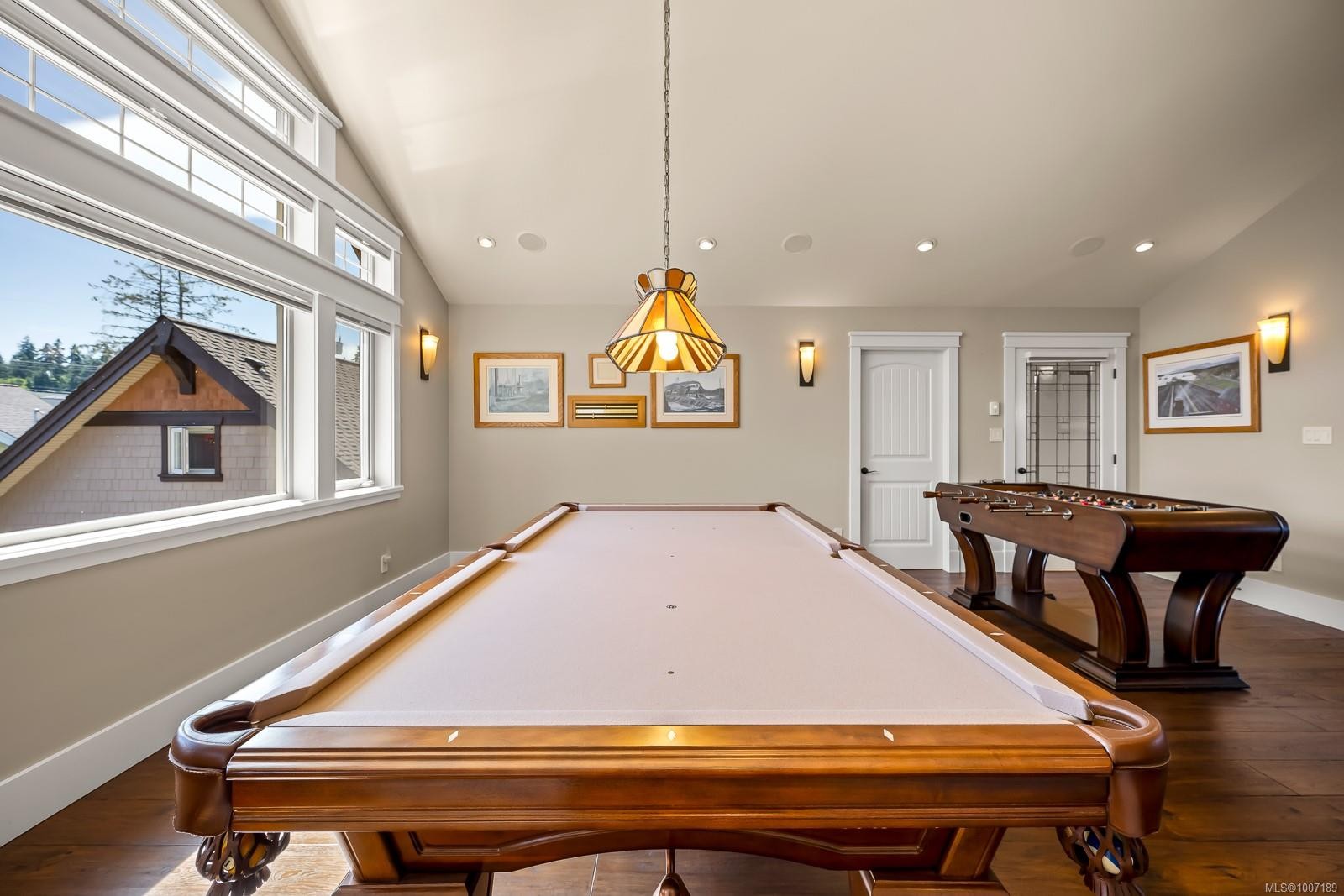 3943-3941 Marine Dr, Royston, BC