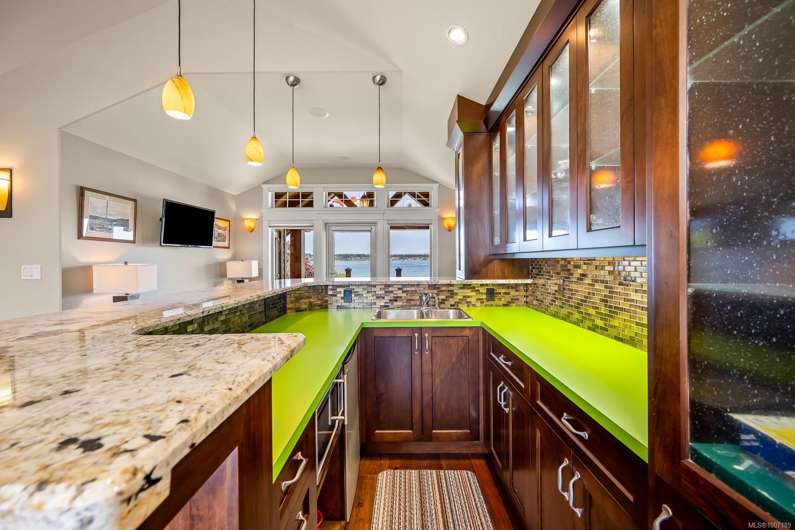 3943-3941 Marine Dr, Royston, BC