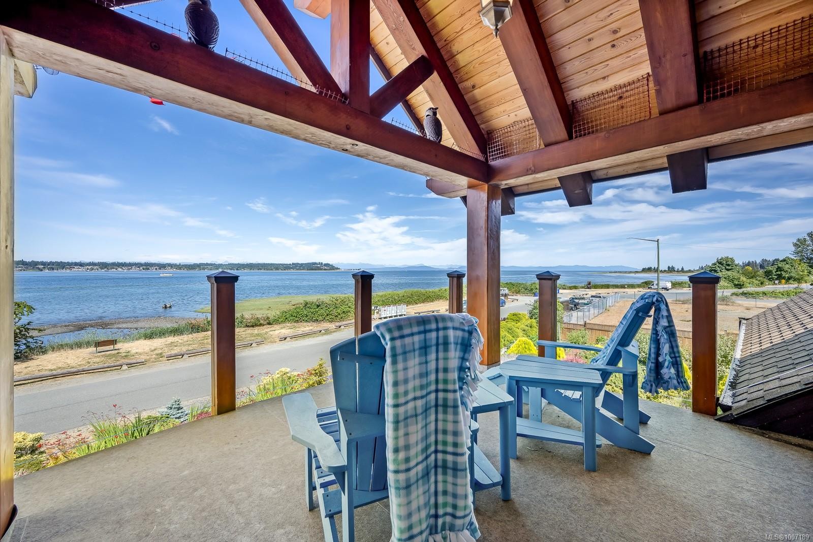 3943-3941 Marine Dr, Royston, BC