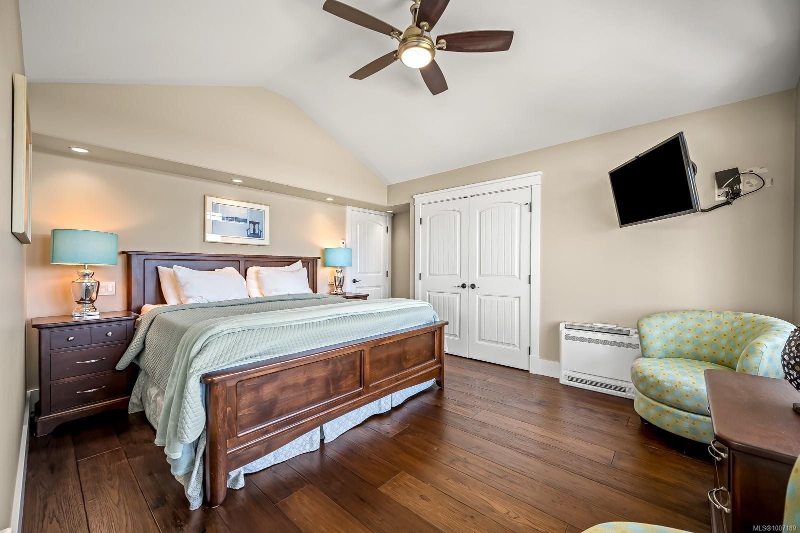 3943-3941 Marine Dr, Royston, BC