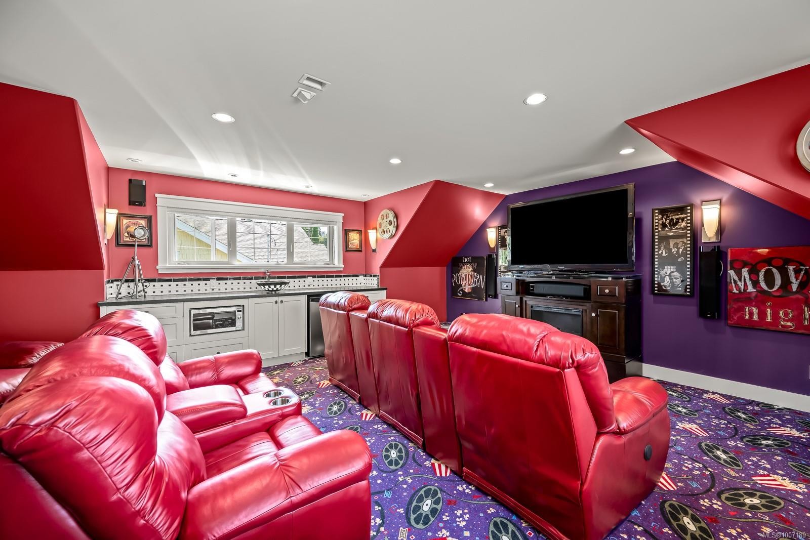 3943-3941 Marine Dr, Royston, BC