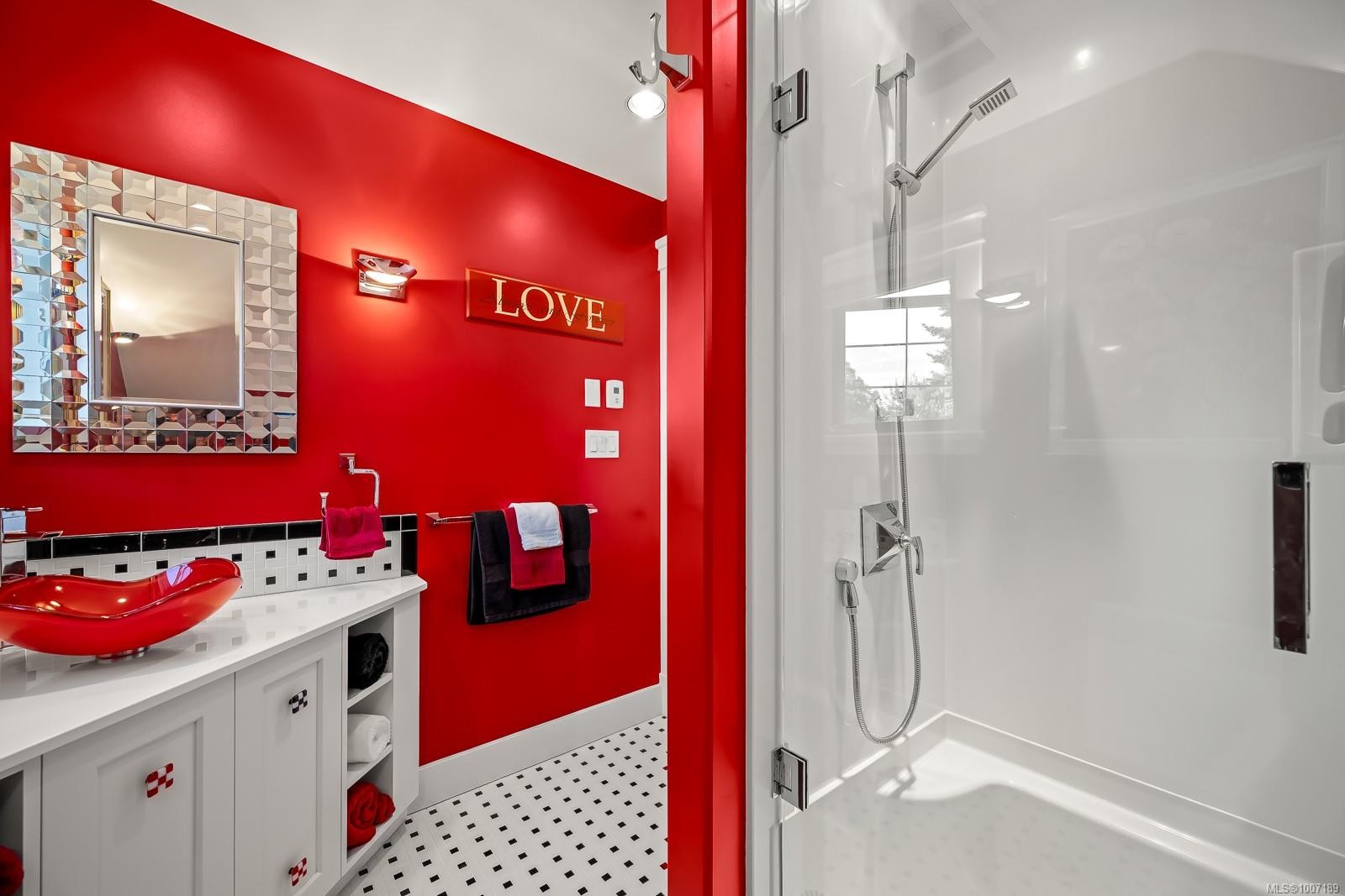 3943-3941 Marine Dr, Royston, BC