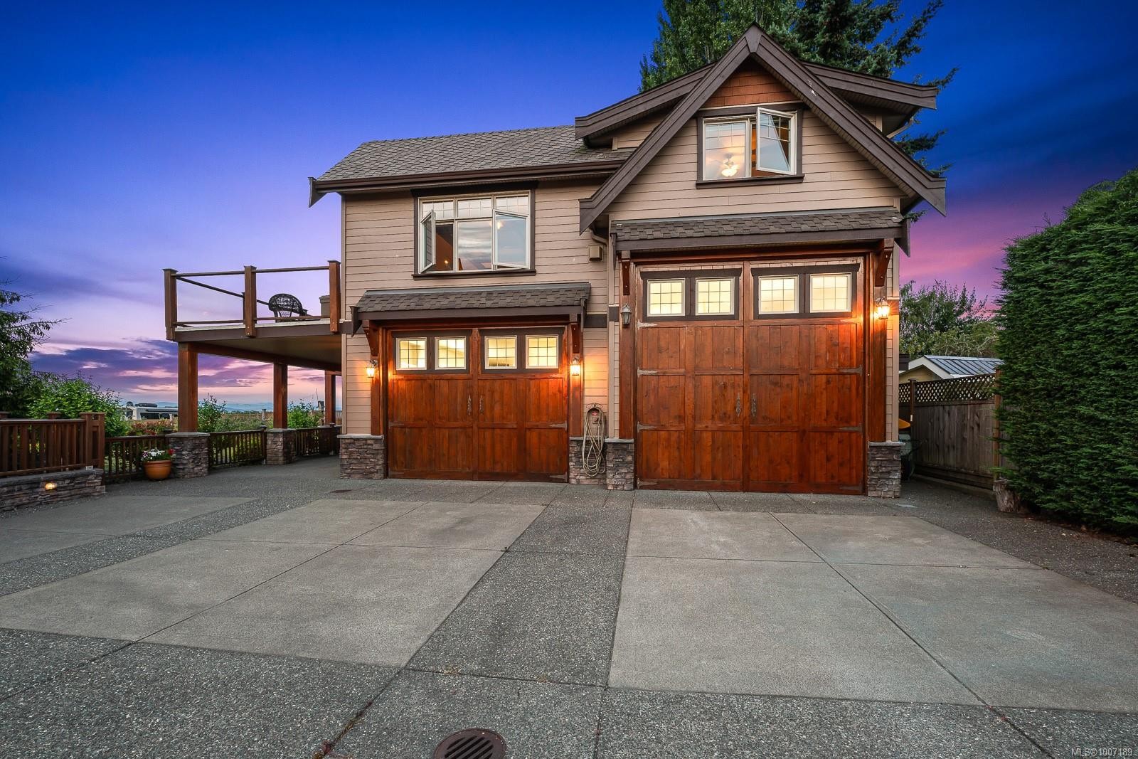 3943-3941 Marine Dr, Royston, BC