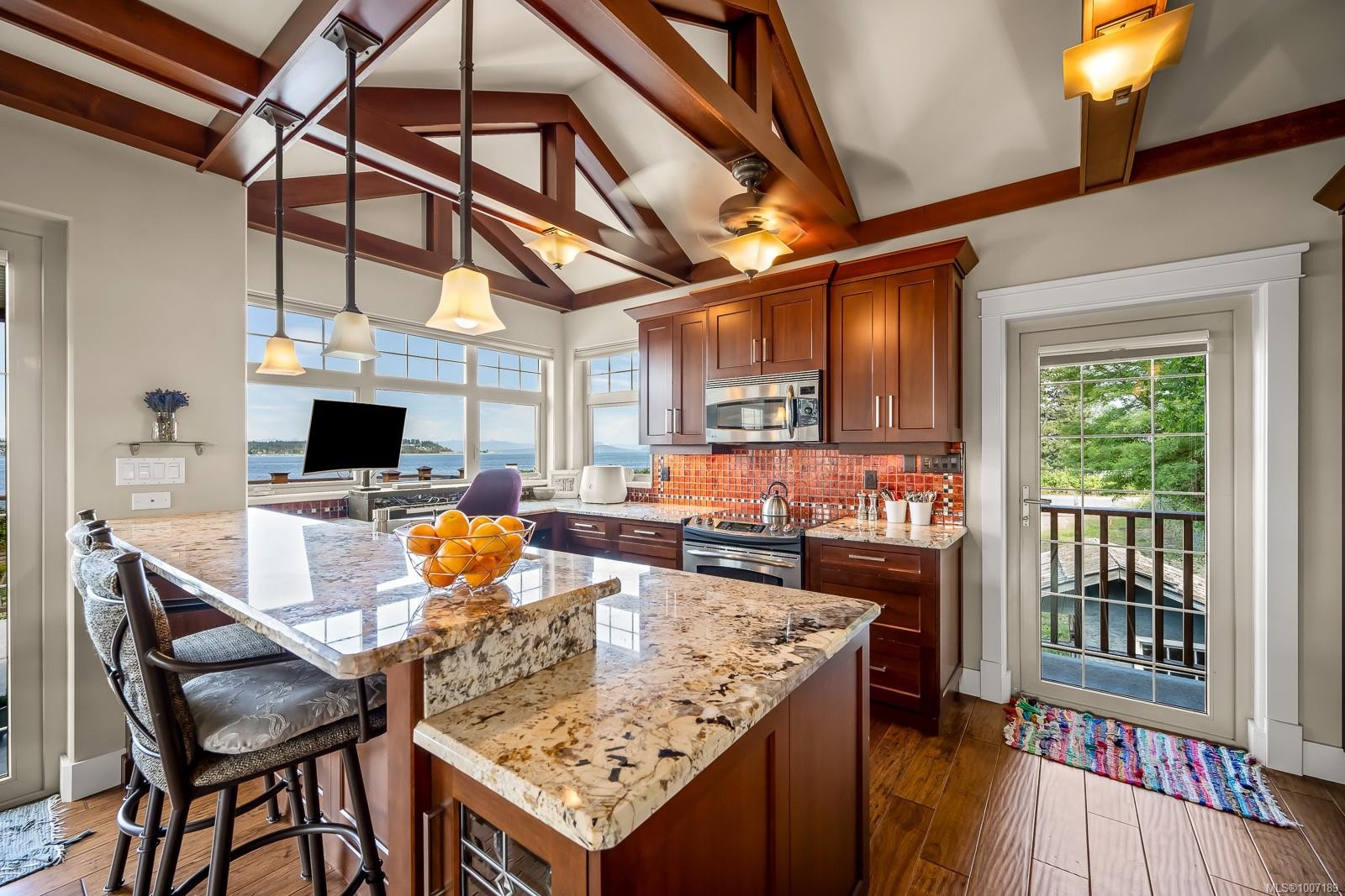 3943-3941 Marine Dr, Royston, BC