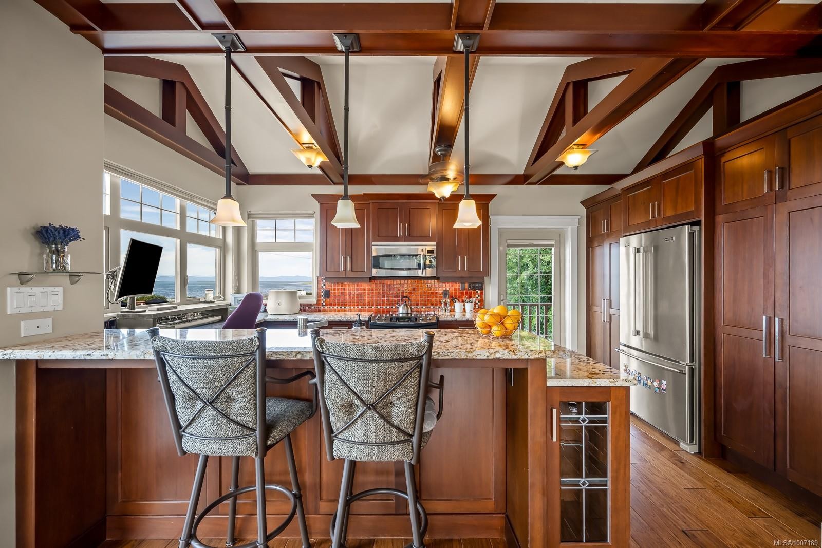 3943-3941 Marine Dr, Royston, BC