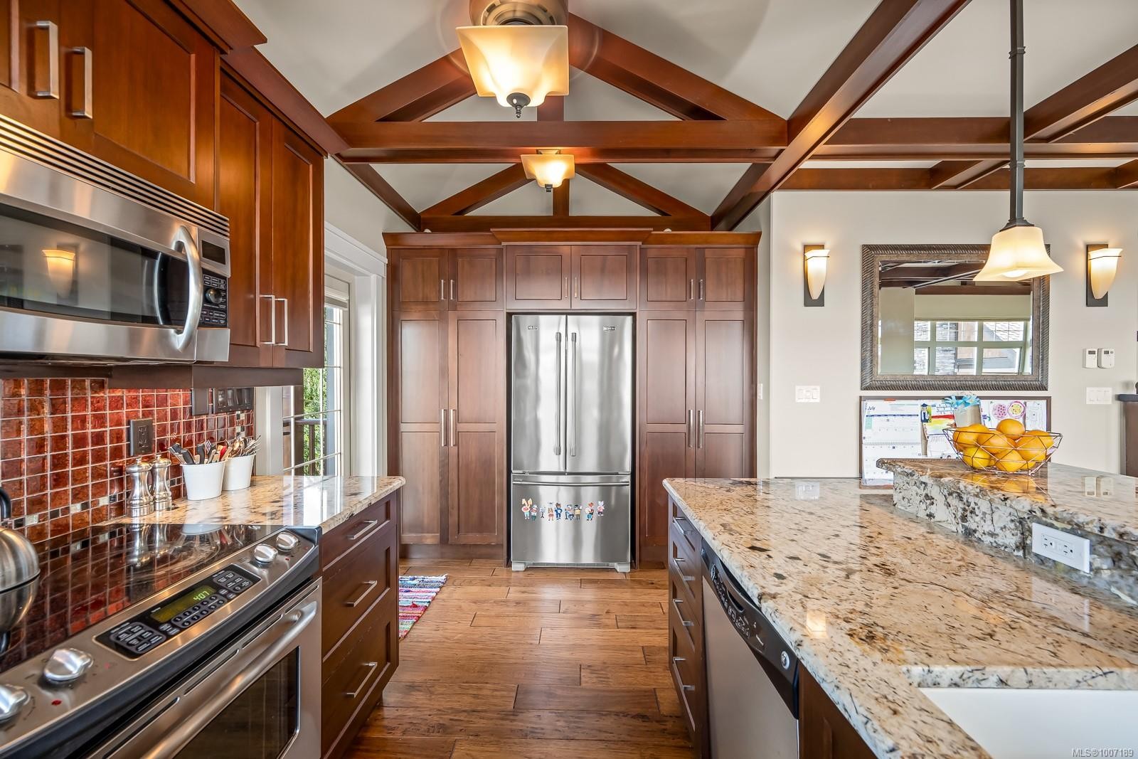 3943-3941 Marine Dr, Royston, BC