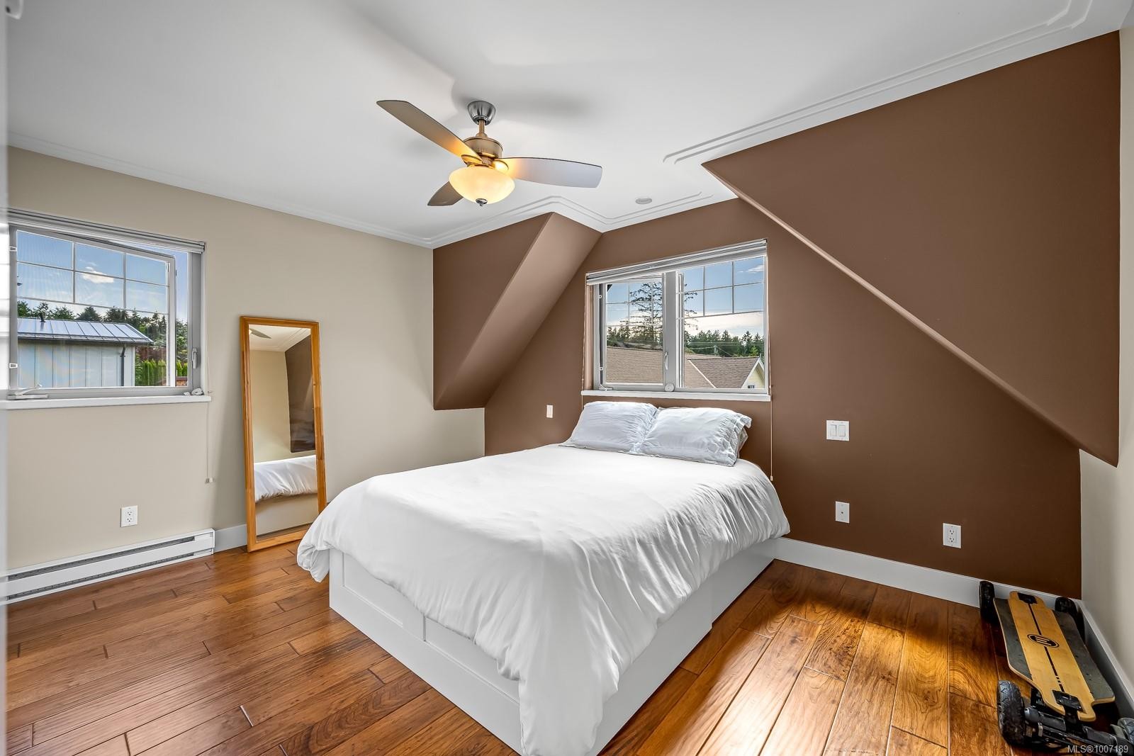 3943-3941 Marine Dr, Royston, BC