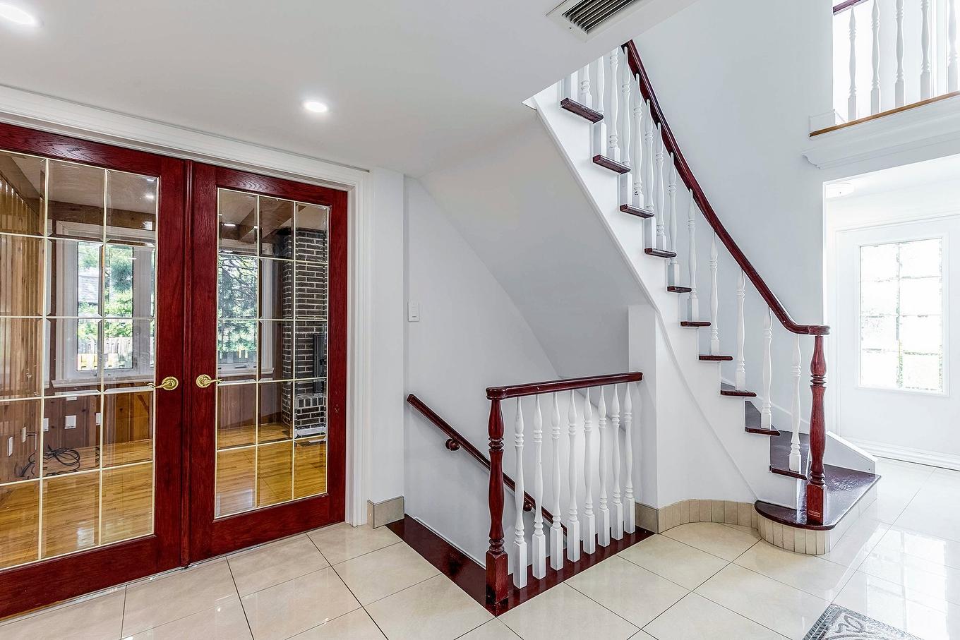 Escalier - 97 Rue Chatillon, Dollard-Des-Ormeaux, QC - Indoor Photo Showing Other Room