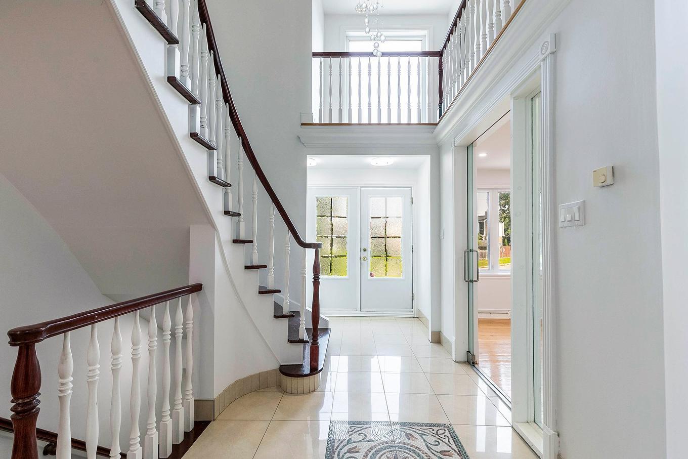 Escalier - 97 Rue Chatillon, Dollard-Des-Ormeaux, QC - Indoor Photo Showing Other Room