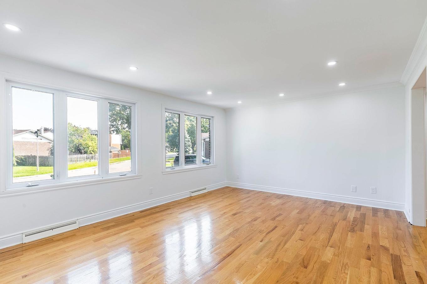 Salle familiale - 97 Rue Chatillon, Dollard-Des-Ormeaux, QC - Indoor Photo Showing Other Room