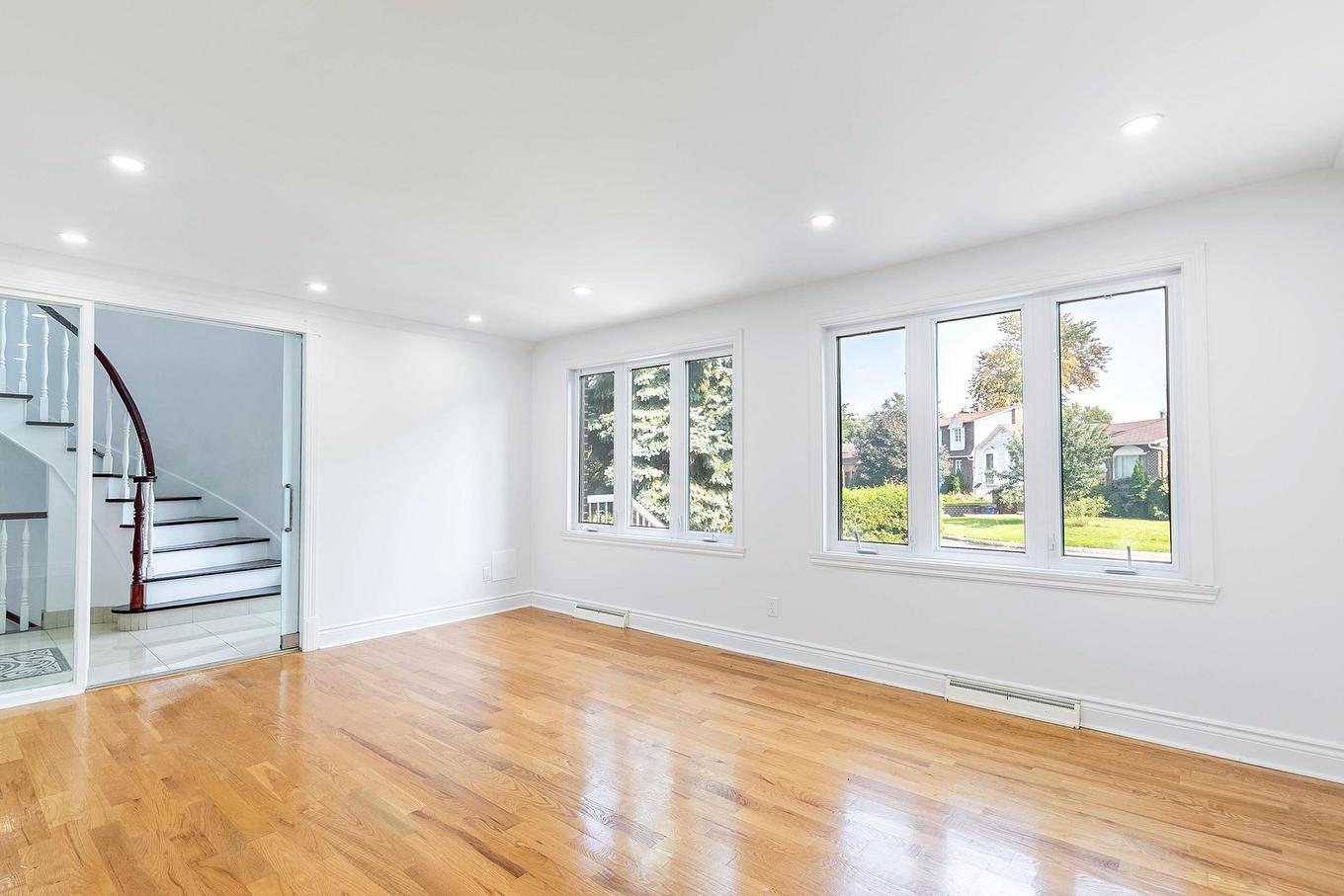 Salle familiale - 97 Rue Chatillon, Dollard-Des-Ormeaux, QC - Indoor Photo Showing Other Room