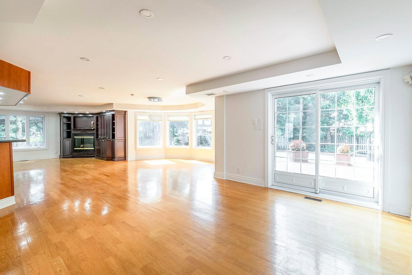 Salle familiale - 97 Rue Chatillon, Dollard-Des-Ormeaux, QC - Indoor