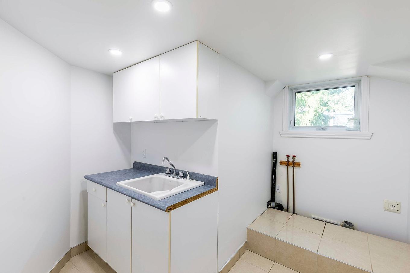 Salle d'eau - 97 Rue Chatillon, Dollard-Des-Ormeaux, QC - Indoor