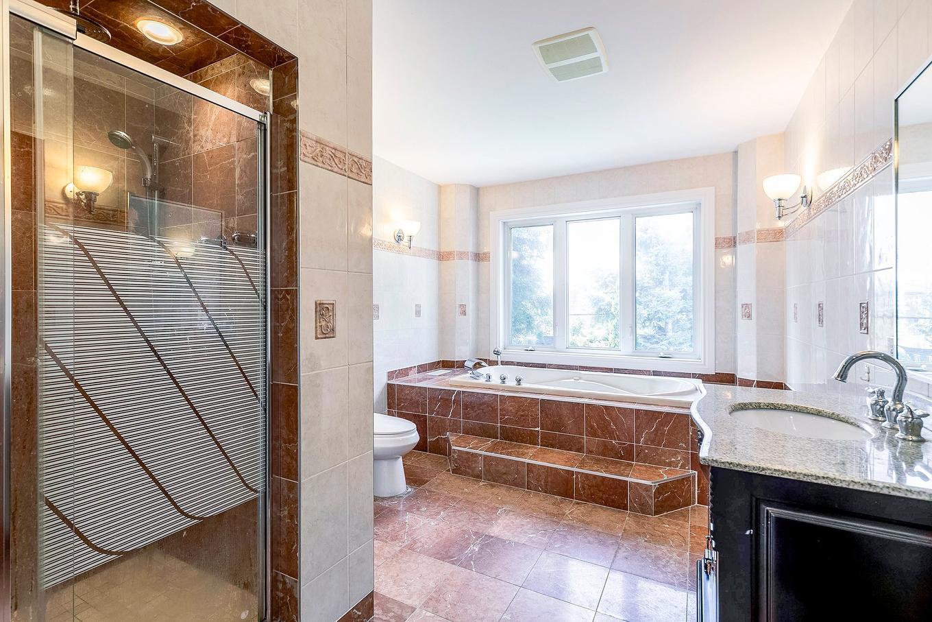 Salle de bains - 97 Rue Chatillon, Dollard-Des-Ormeaux, QC - Indoor Photo Showing Bathroom