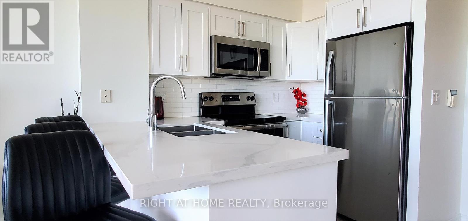 2502 - 219 Fort York Boulevard, Toronto, ON - Indoor Photo Showing Kitchen With Double Sink With Upgraded Kitchen