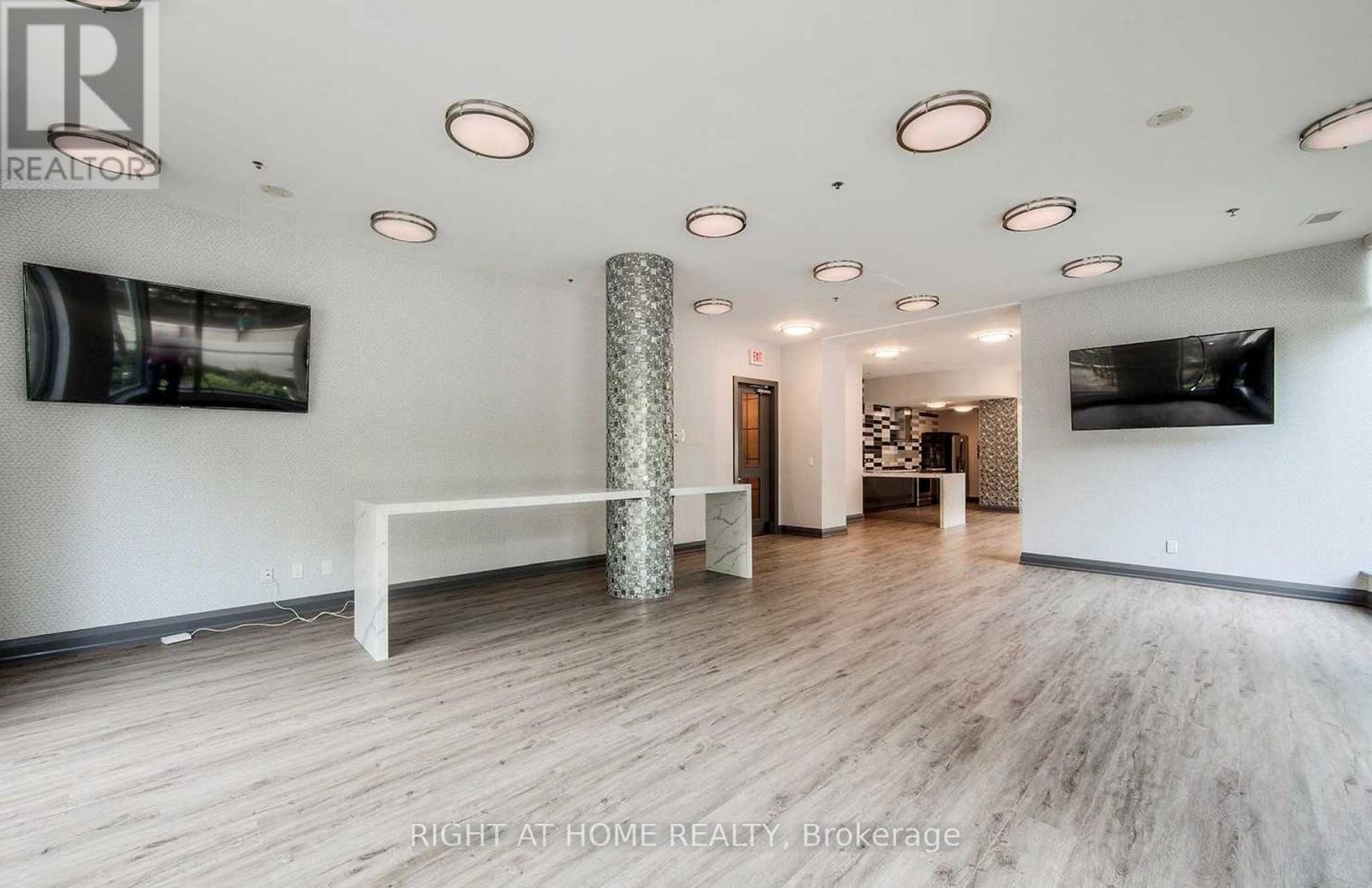 2502 - 219 Fort York Boulevard, Toronto, ON - Indoor Photo Showing Living Room