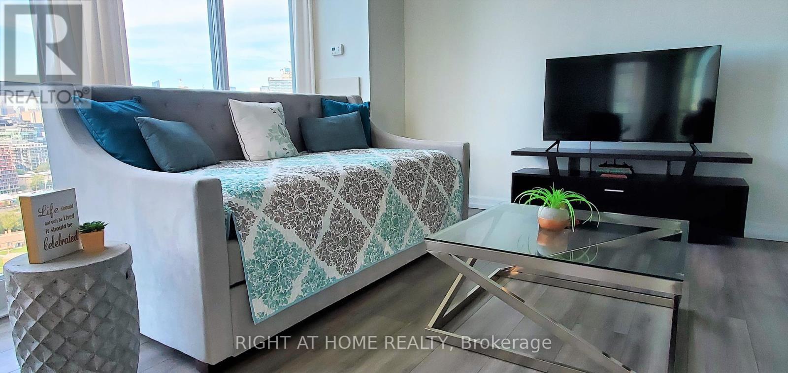 2502 - 219 Fort York Boulevard, Toronto, ON - Indoor Photo Showing Living Room