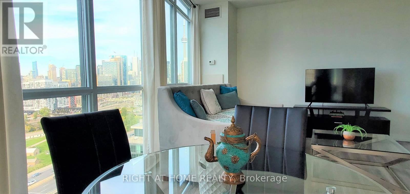 2502 - 219 Fort York Boulevard, Toronto, ON - Indoor Photo Showing Other Room