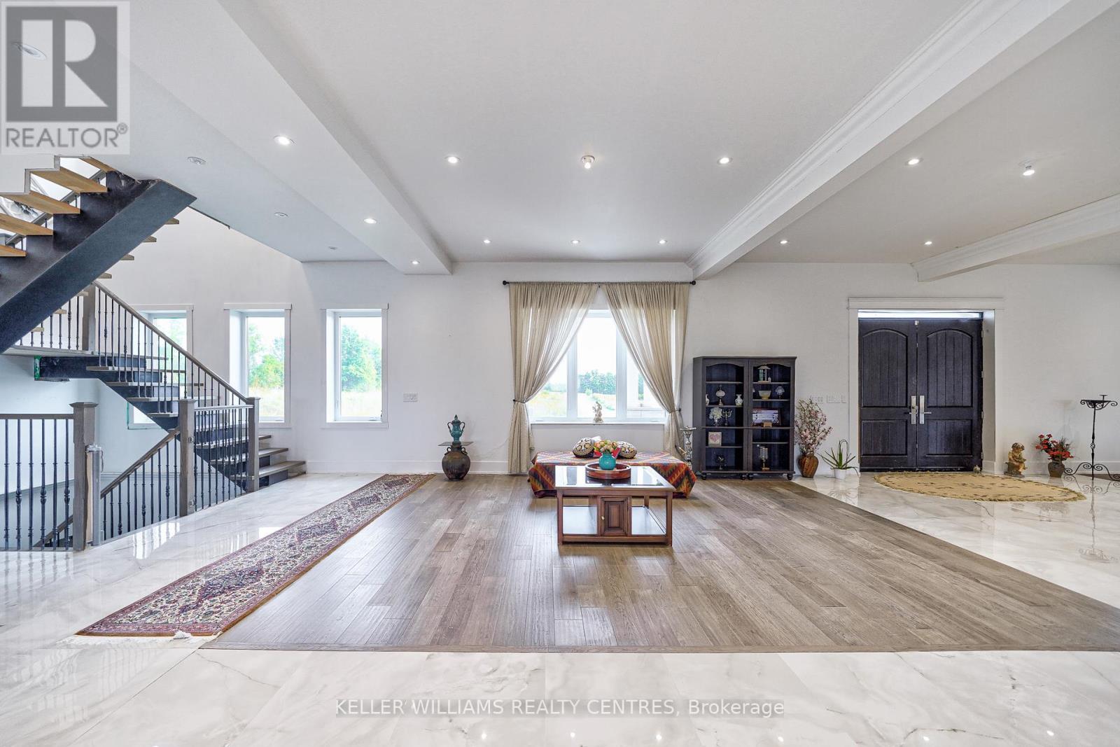 6196 Ravenshoe Road, Georgina, ON - Indoor